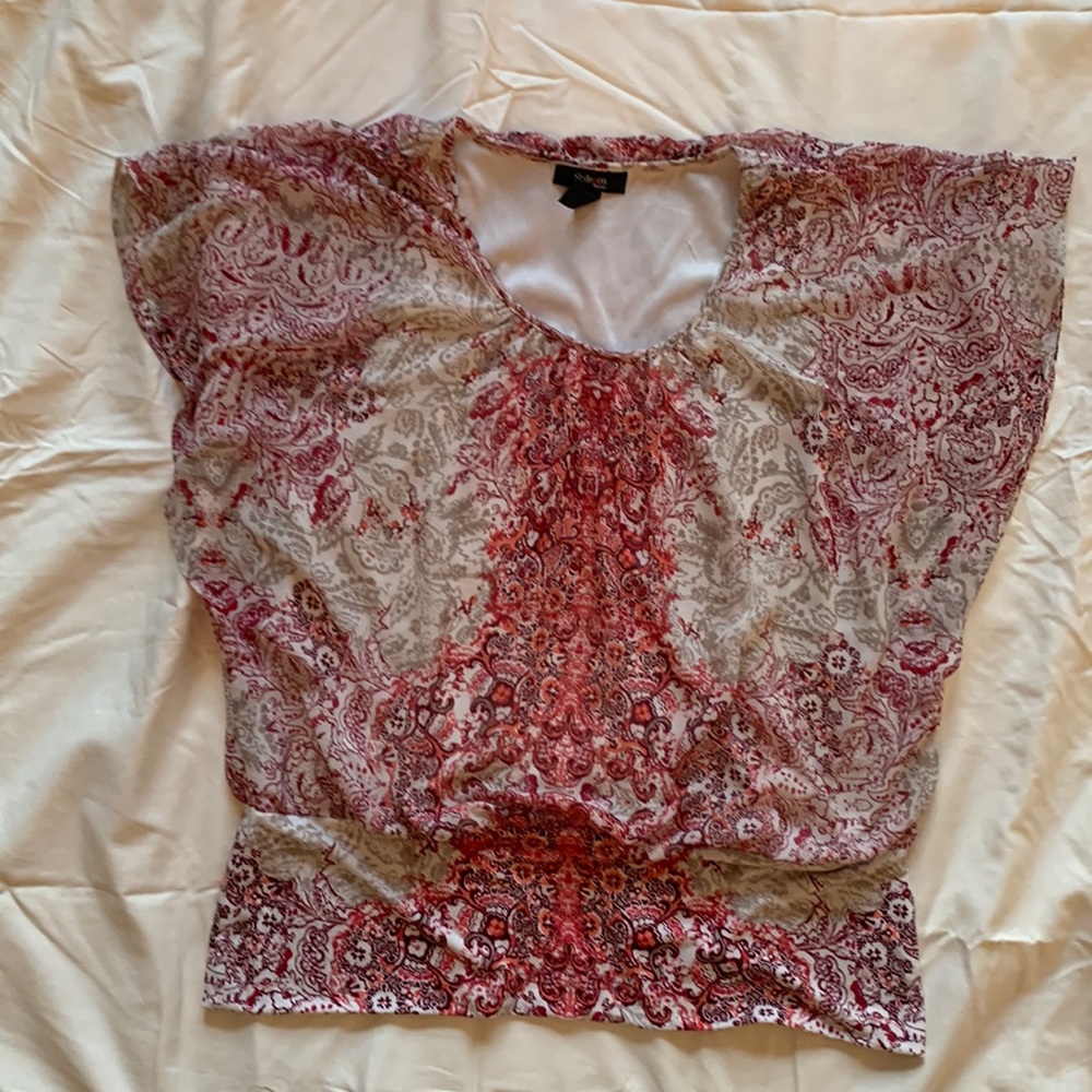 Short flutter sleeved top